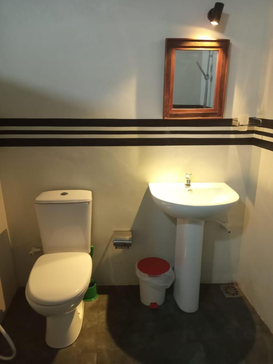 Little Villa Guest House Ahangama Bagian luar foto