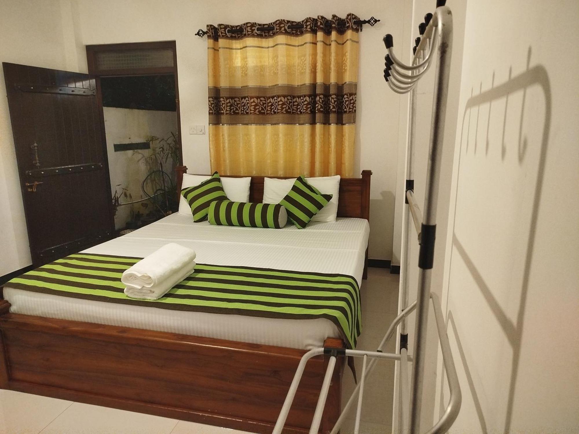 Little Villa Guest House Ahangama Bagian luar foto