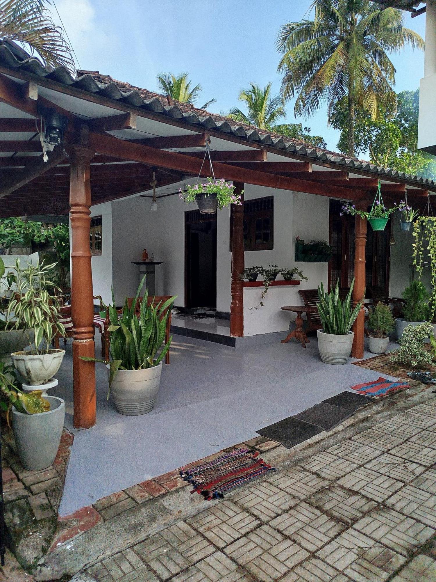 Little Villa Guest House Ahangama Bagian luar foto
