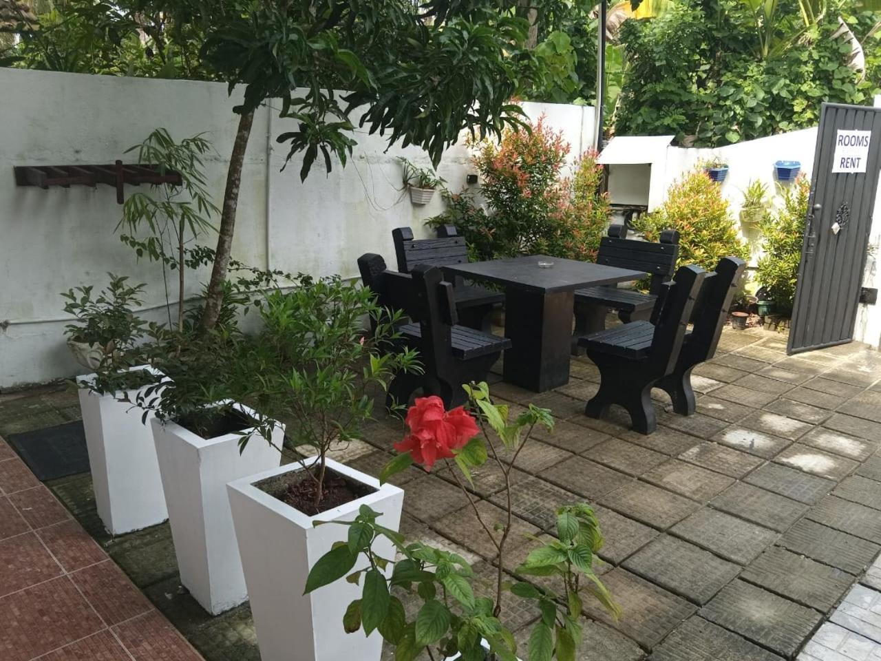 Little Villa Guest House Ahangama Bagian luar foto