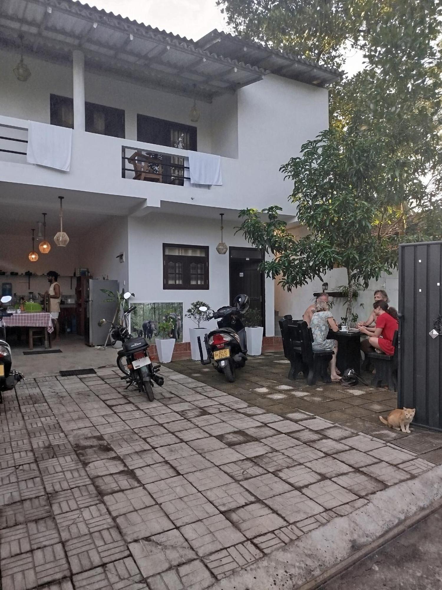 Little Villa Guest House Ahangama Bagian luar foto